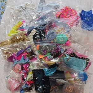 Barbie clothes and accessories!